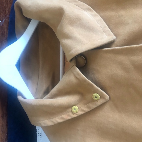 COPY - SUEDE! What a buy! 60s glam in this vintage suede cape. Soft, classy - Picture 3 of 5